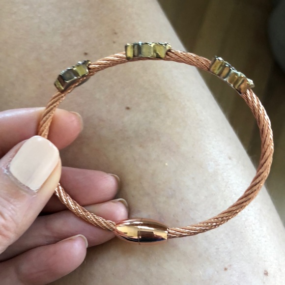 Rose gold Quatrefoil bracelet. - Picture 3 of 5